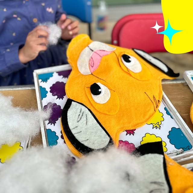 Actividad de pintura con peluches en una fiesta MORITA